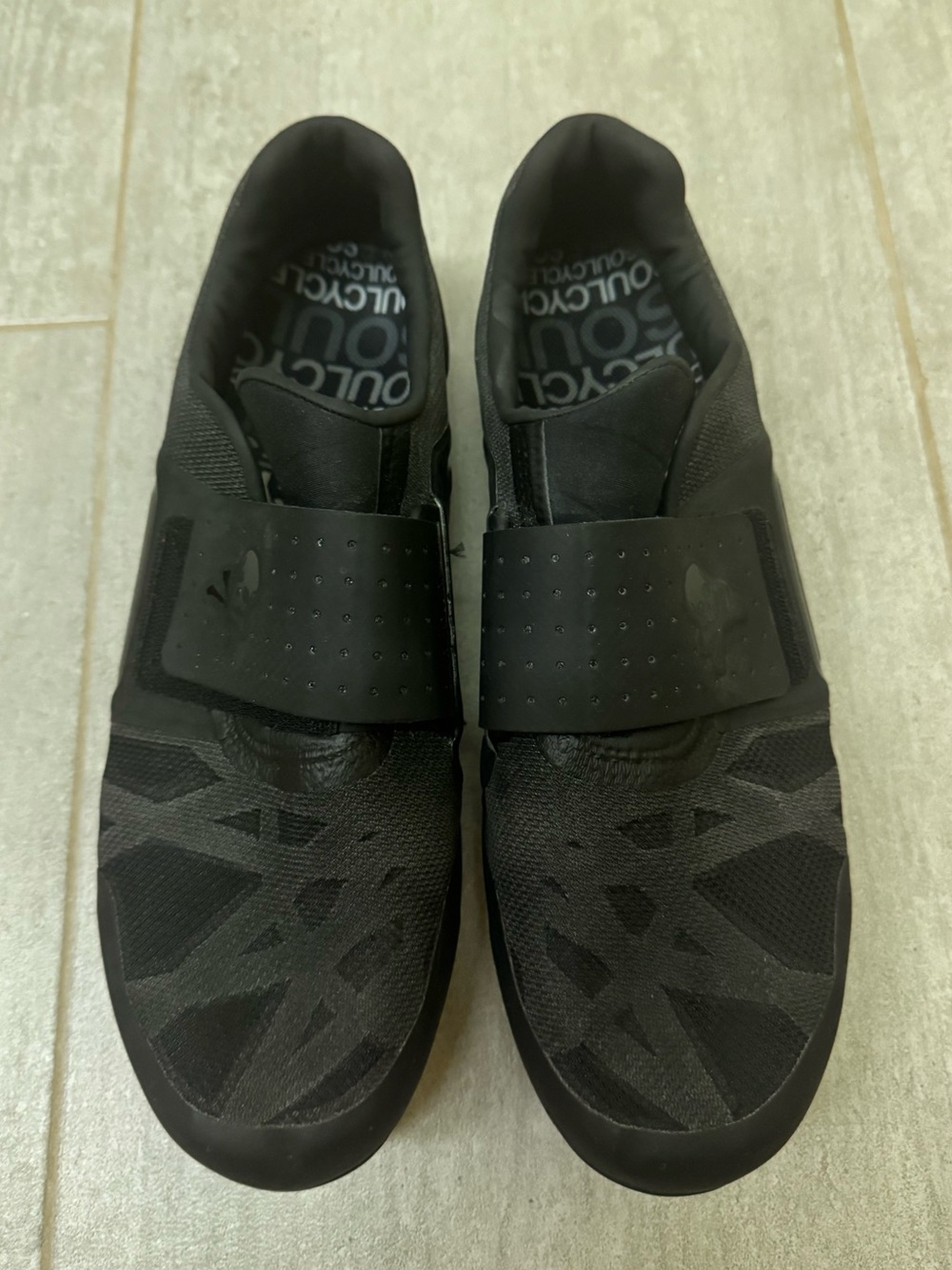 Pearl Izumi Soul Legend Cycling Shoe - Black and Gray - Picture 4 of 4